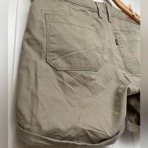 Levis Khaki Shorts - Ladies 27